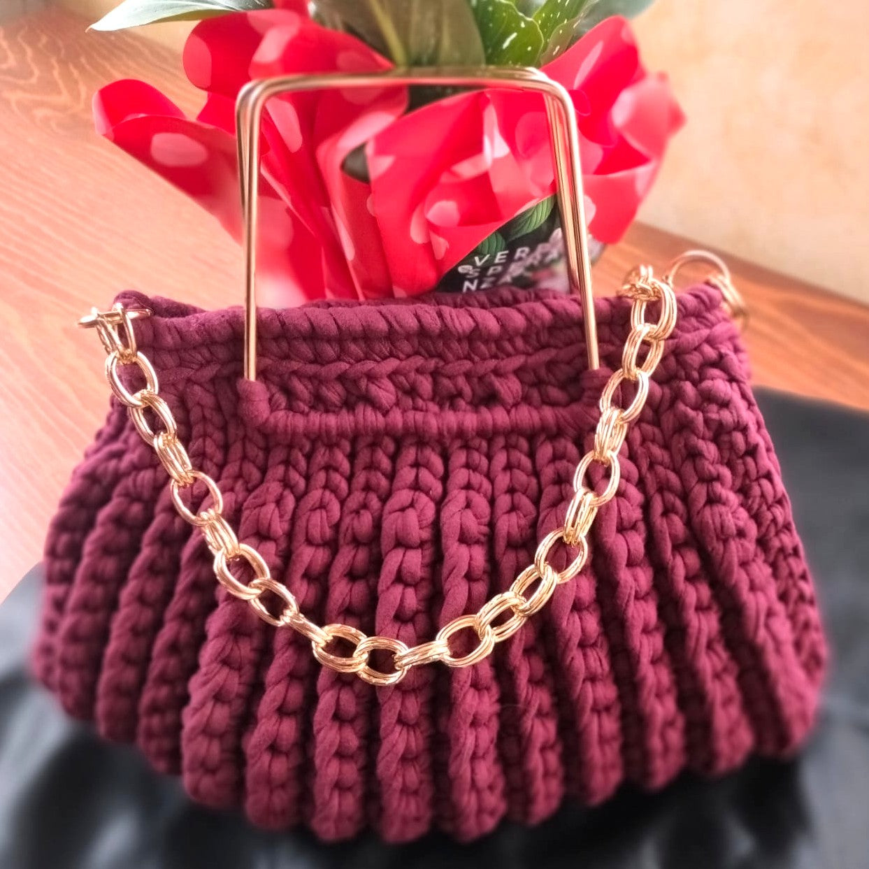 Borsa con manici in metallo